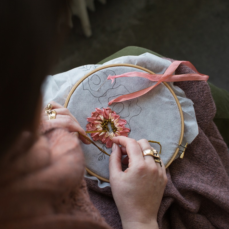 Embroidery on knits - immagine 11